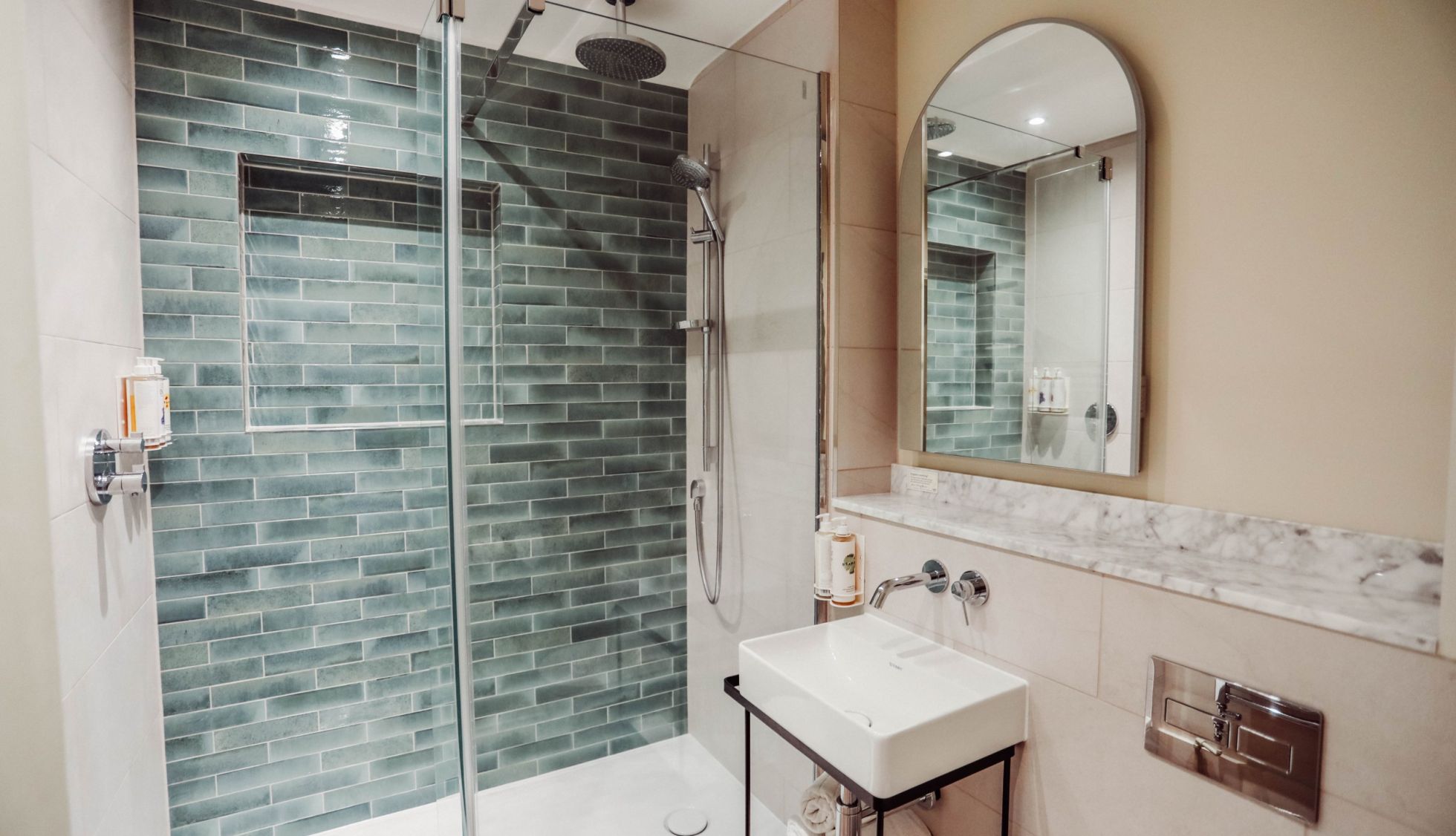 Fully refurbished bathrooms at the Winning Post in Winkfield near Ascot & Windsor
